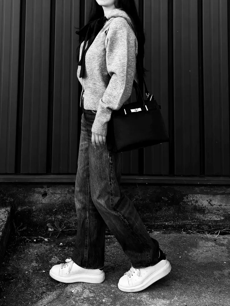 Borsa in Vera Pelle Togo fatta a mano, Genuine Togo Leather Bag – Made in Italy with Shoulder Strap and Gold Accessories