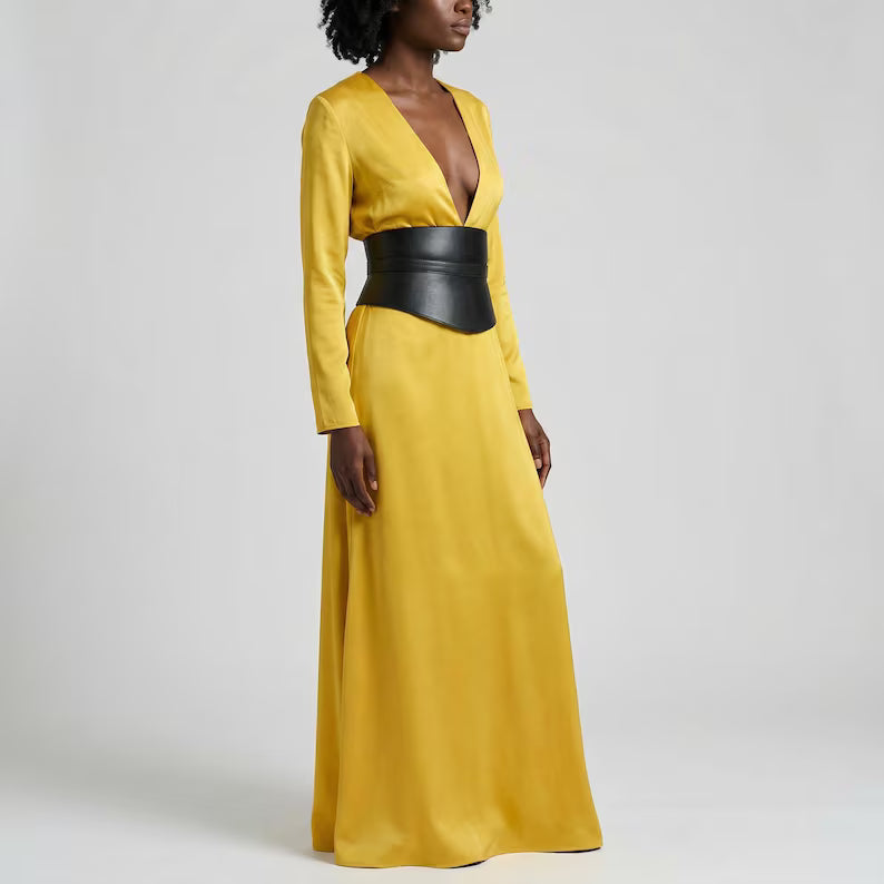 Cintura a corsetto larga in ecopelle nera: moda taglie forti